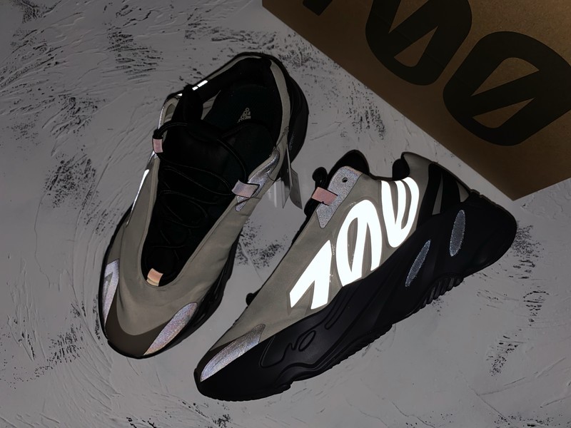 Yeezy Boost 700 Bone/Bone-Bone 31