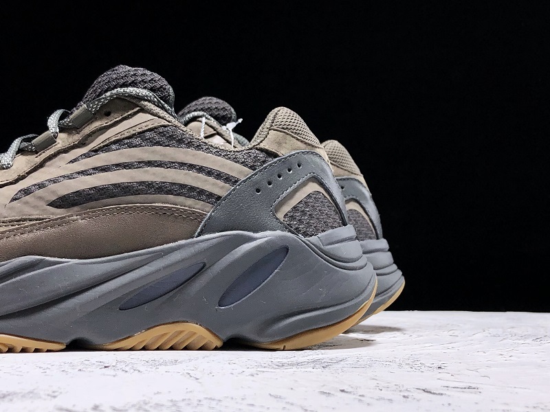 Og Yeezy Boost 700 V2 Geode/Geode/Geode 9