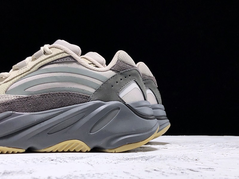 Og Yeezy Boost 700 V2 Tephra/Tephra/Tephra 5