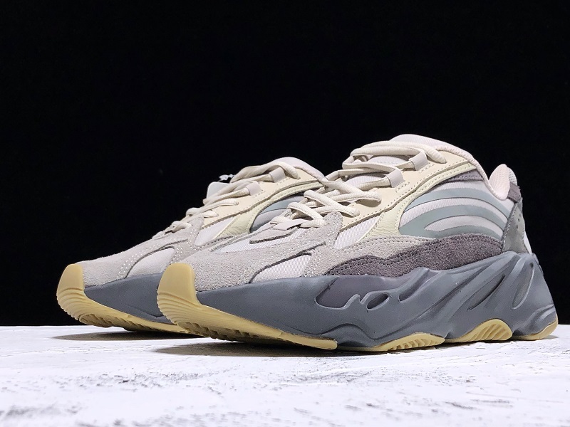 Og Yeezy Boost 700 V2 Tephra/Tephra/Tephra 7