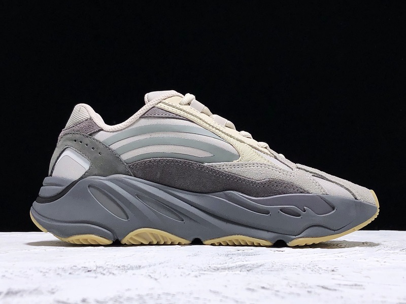 Og Yeezy Boost 700 V2 Tephra/Tephra/Tephra 25