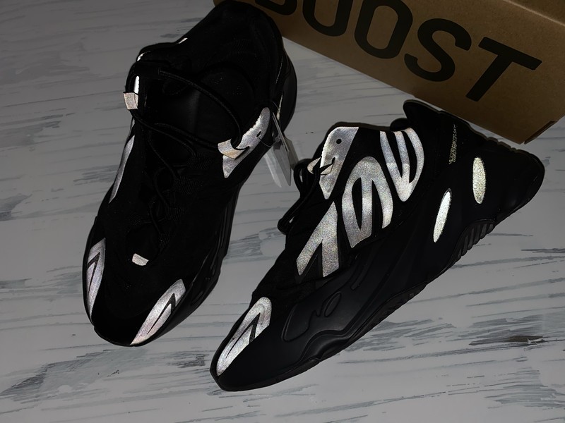 Yeezy Boost 700 Black/Black-Black 9