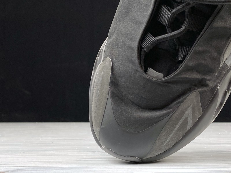 Yeezy Boost 700 Black/Black-Black 33