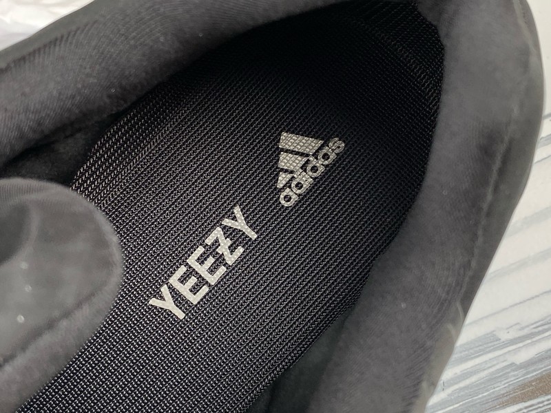 Yeezy Boost 700 Black/Black-Black 35