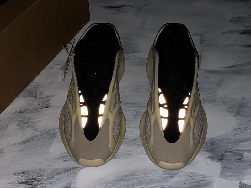 Og Yeezy Boost 700 V3 Azael/Azael/Azael 33