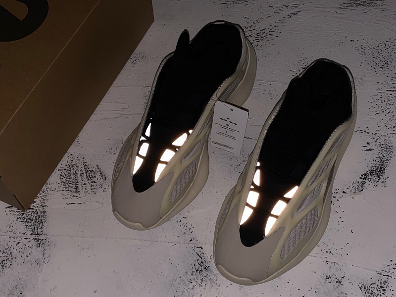 H12 Yeezy Boost 700 V3 Azael/Azael/Azael 17