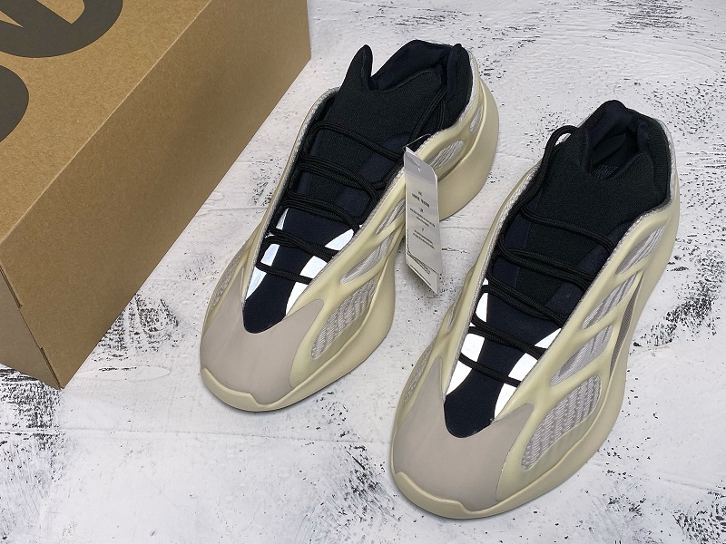 H12 Yeezy Boost 700 V3 Azael/Azael/Azael 23