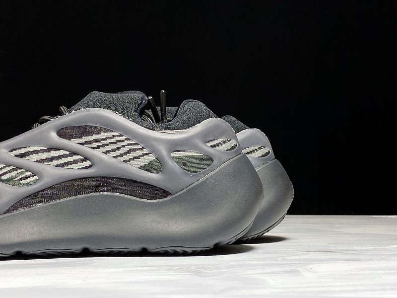 Yeezy Boost 700 V3 Alvah Grey/Black 5