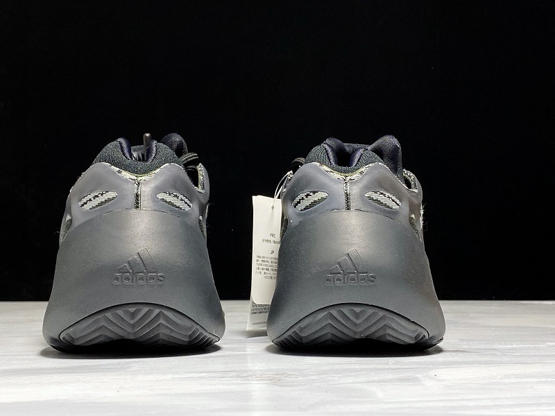 Yeezy Boost 700 V3 Alvah Grey/Black 31