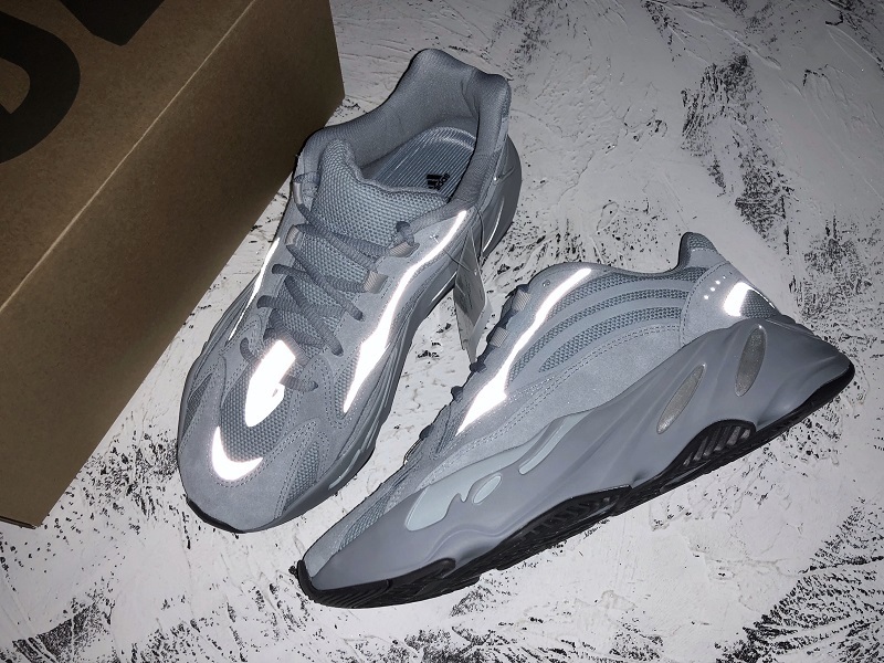 Cy Yeezy Boost 700 V2 Hospital Blue/Grey 23