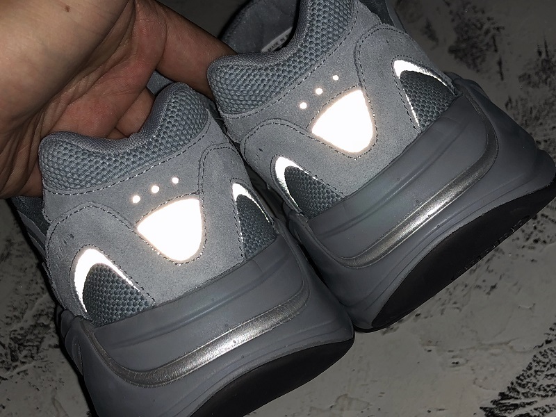 Cy Yeezy Boost 700 V2 Hospital Blue/Grey 33