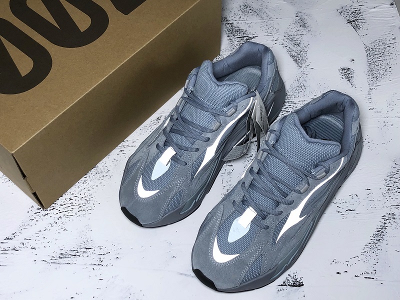 G5 Yeezy Boost 700 V2 Hospital Blue/Grey 17