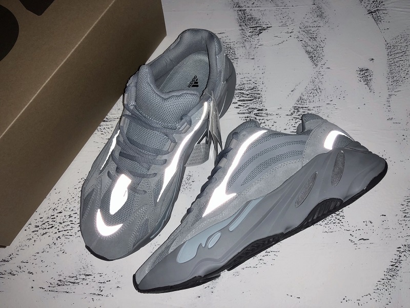 G5 Yeezy Boost 700 V2 Hospital Blue/Grey 29