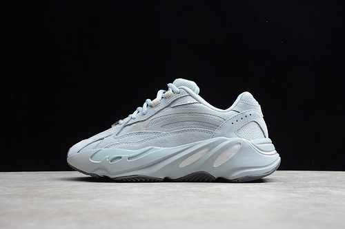 Yeezy Boost 700 V2 Hospital Blue/Grey 31