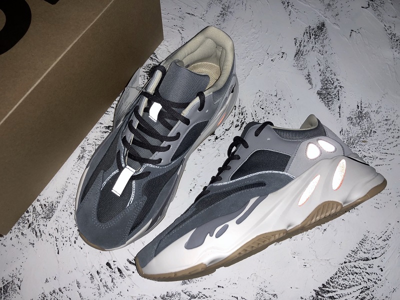 Og Yeezy Boost 700 Magnet/Magnet/Magnet 15