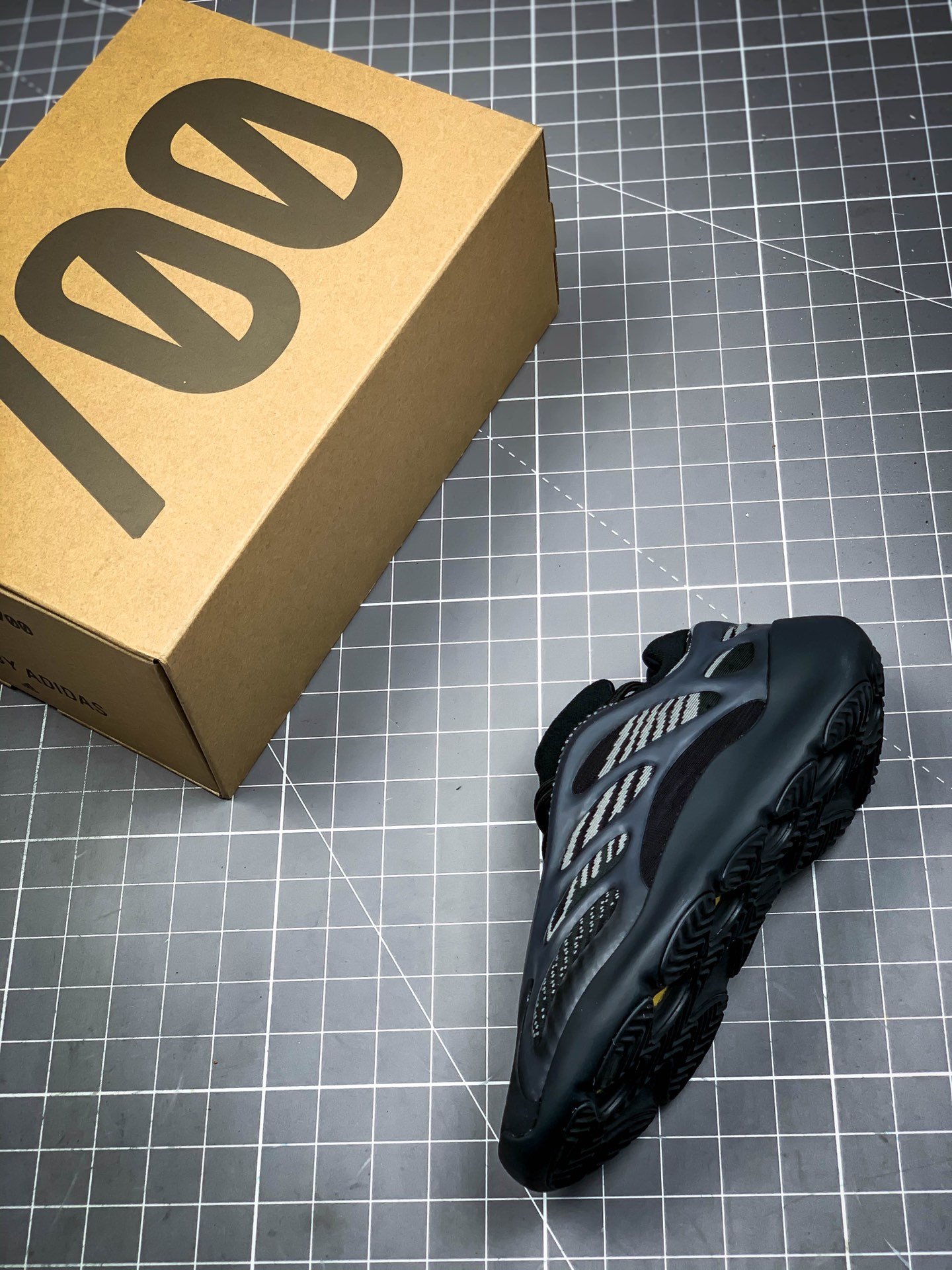 G5 Yeezy Boost 700 V3 Alvah Grey/Black 17