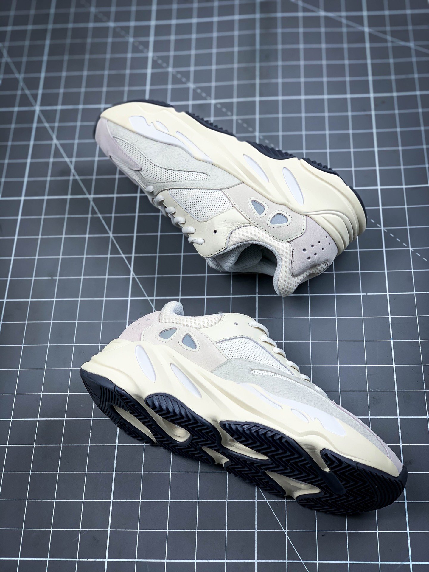 Yeezy Boost 700 Salt/Salt/Salt 13