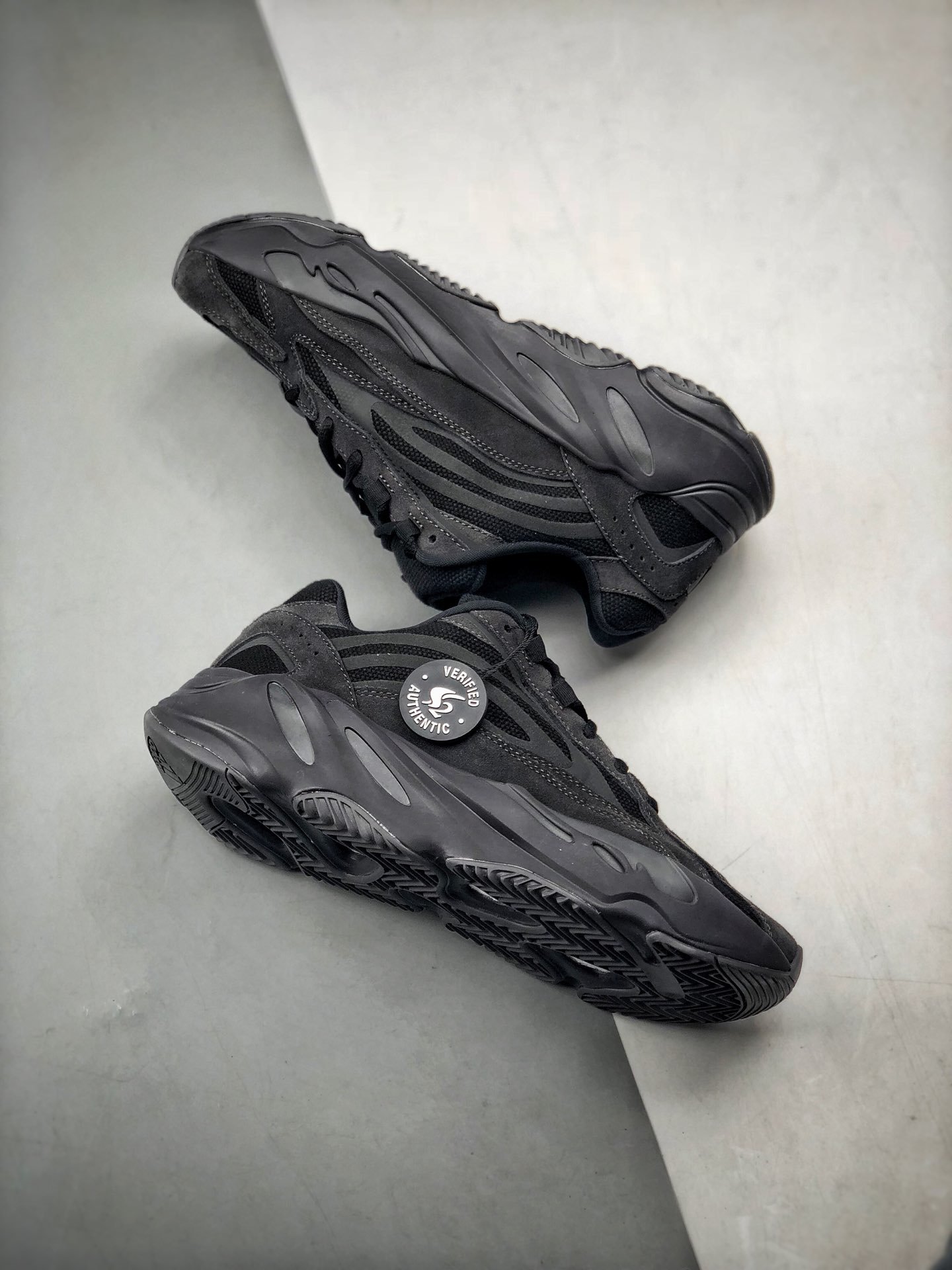 Yeezy Boost 700 V2 Vanta Core Black/Core Black 9