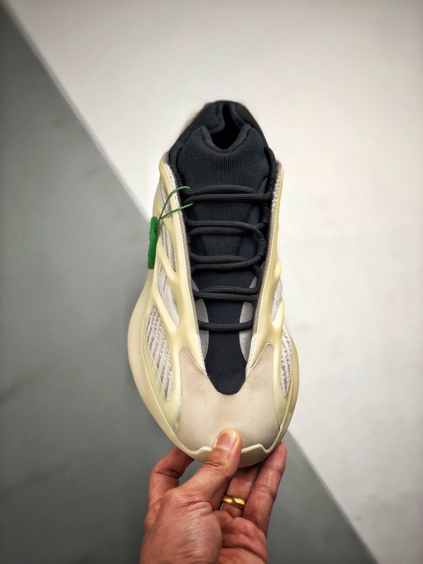 S2 Yeezy Boost 700 V3 Azael/Azael/Azael 9