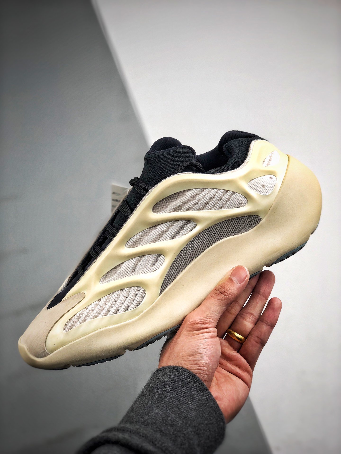 S2 Yeezy Boost 700 V3 Azael/Azael/Azael 17