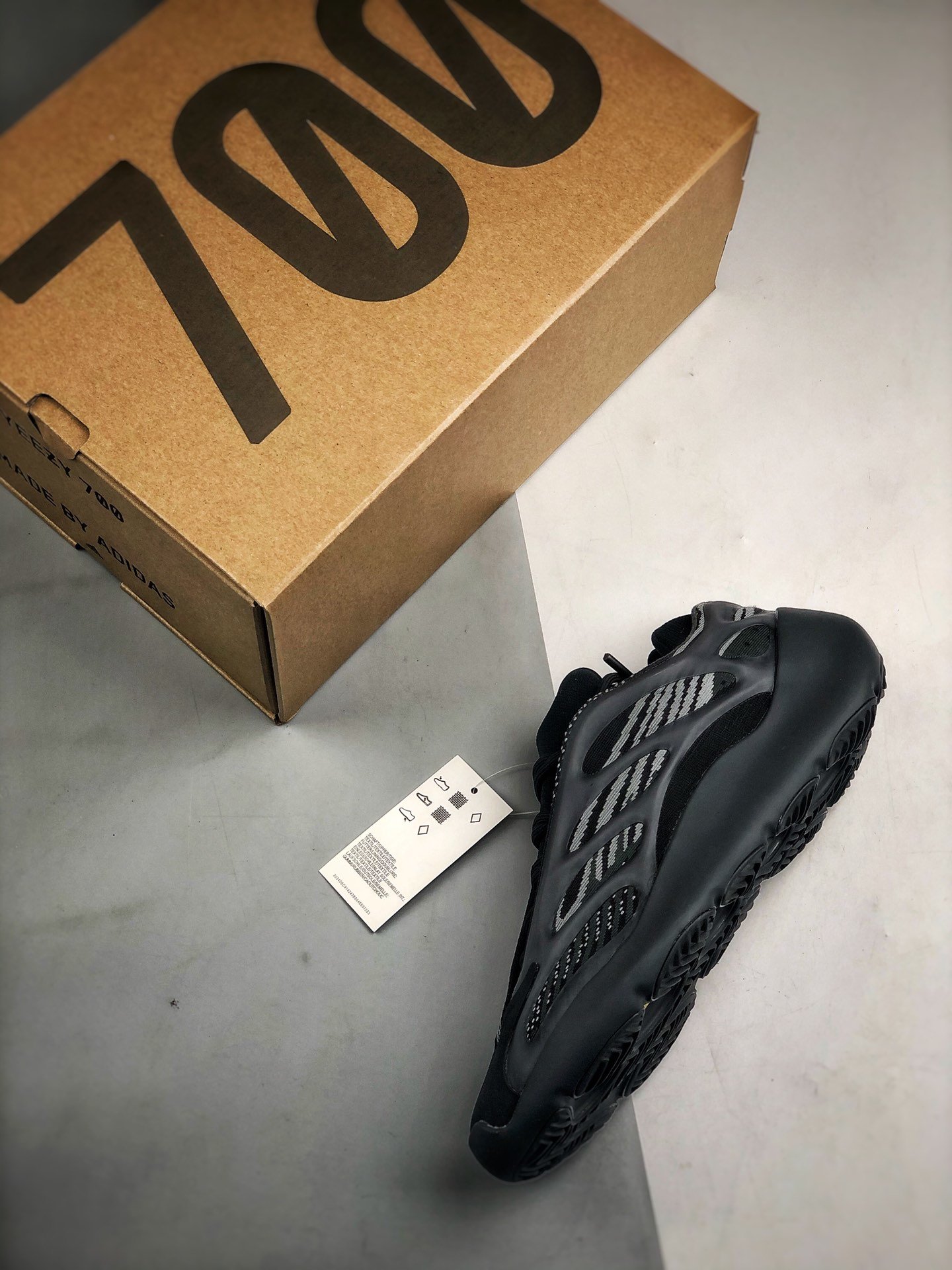 S2 Yeezy Boost 700 V3 Alvah Grey/Core Black 11