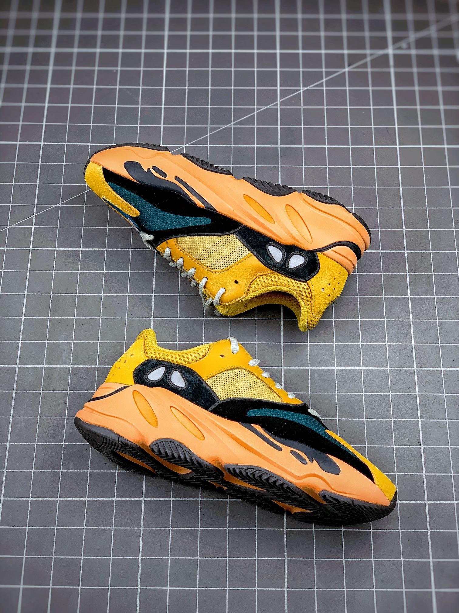 Real Boost Yeezy Boost 700 Sun Yellow/Core Black/Green-Orange 7