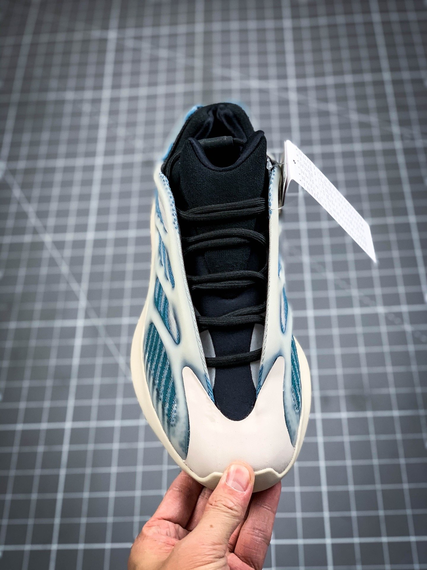 Yeezy 700 V3 Kyanite Cloud White/Core Black/Blue 5