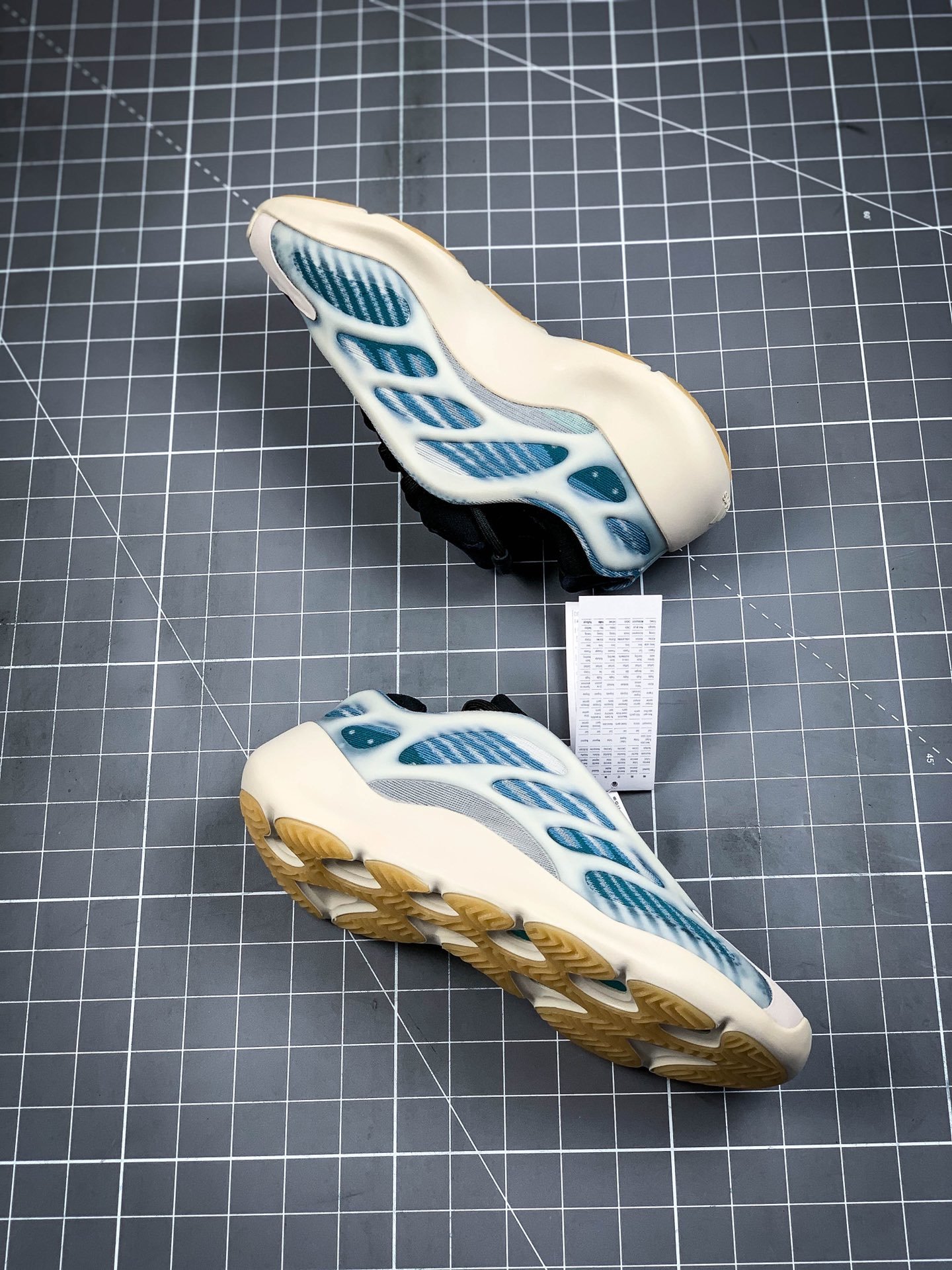 Yeezy 700 V3 Kyanite Cloud White/Core Black/Blue 13