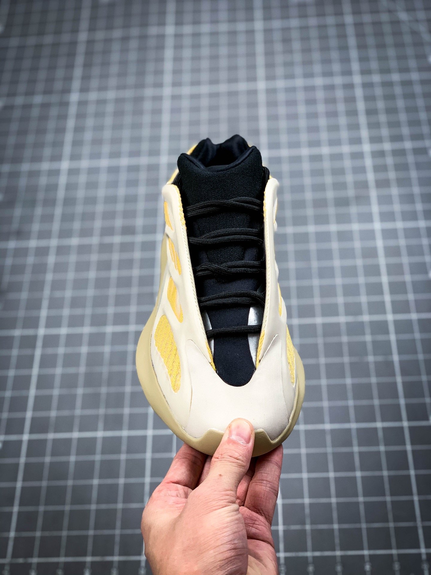 Yeezy 700 V3 Srphym Beige/Black/Yellow 9