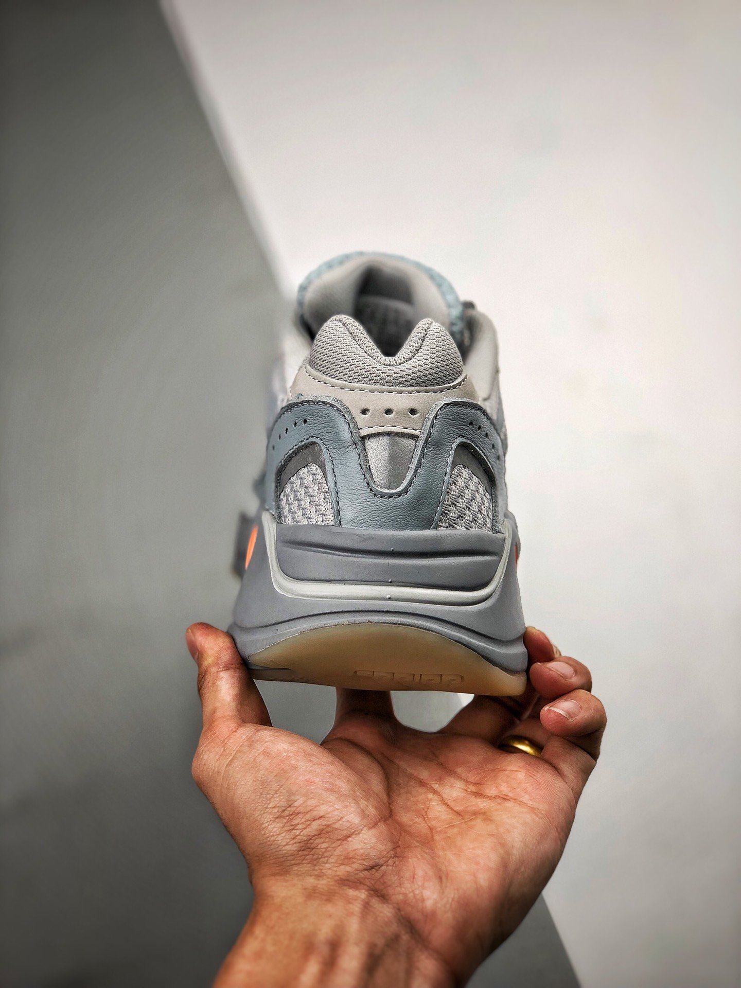 Og Yeezy Boost 700 V2 Inertia/Inertia/Inertia 15