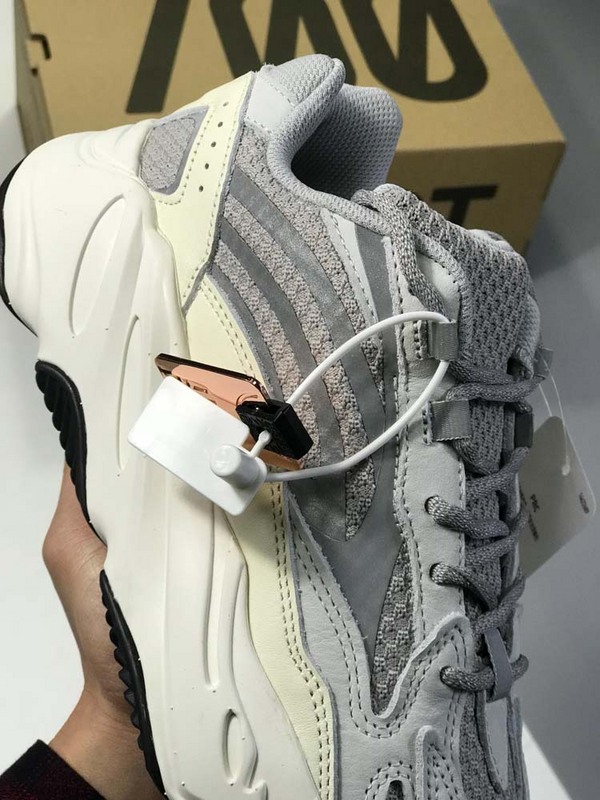 Get Yeezy Boost 700 V2 Static/Static/Static 35