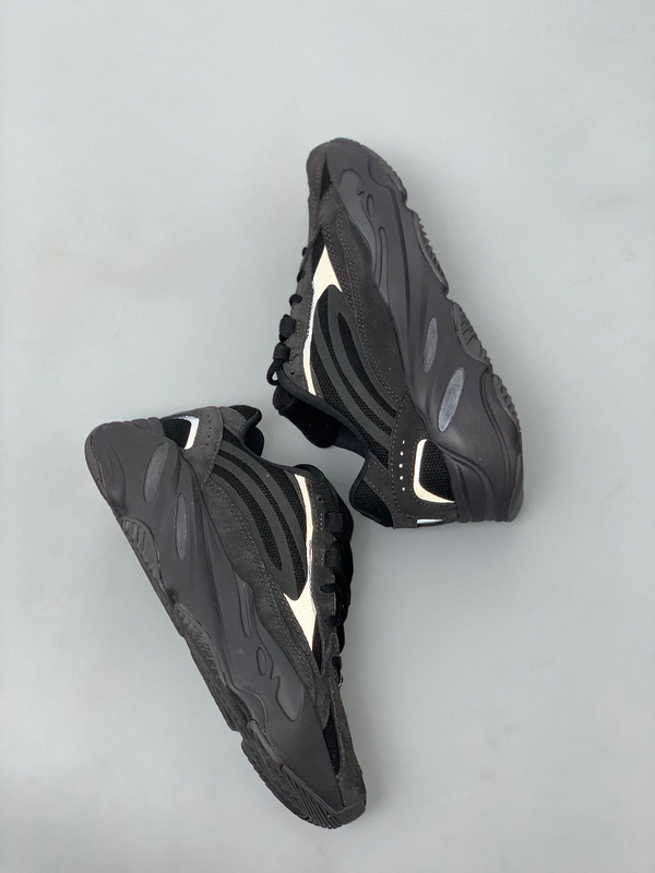 Yeezy Boost 700 V2 Shoes Vanta Vanta/Vanta 19