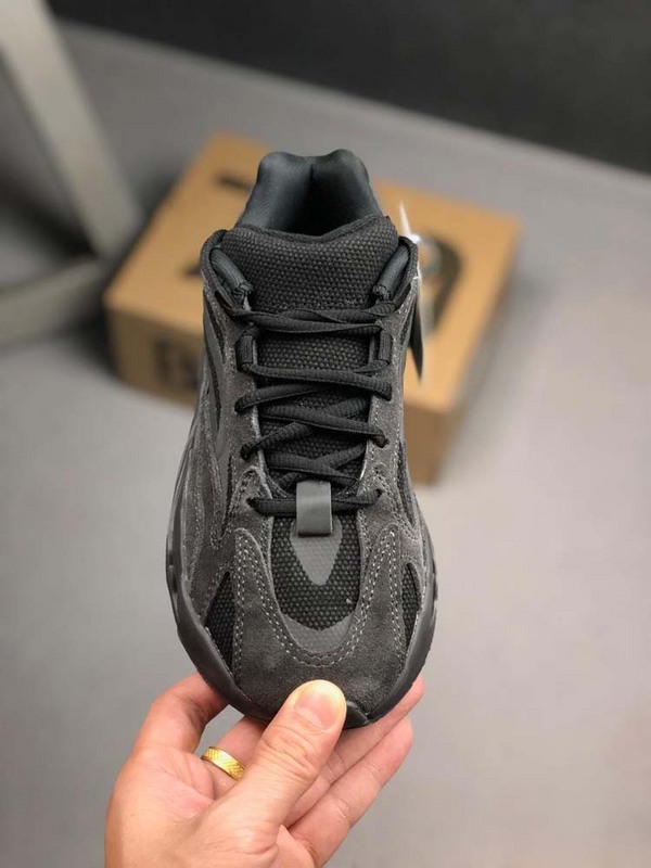 Yeezy Boost 700 V2 Vanta Vanta/Vanta 9