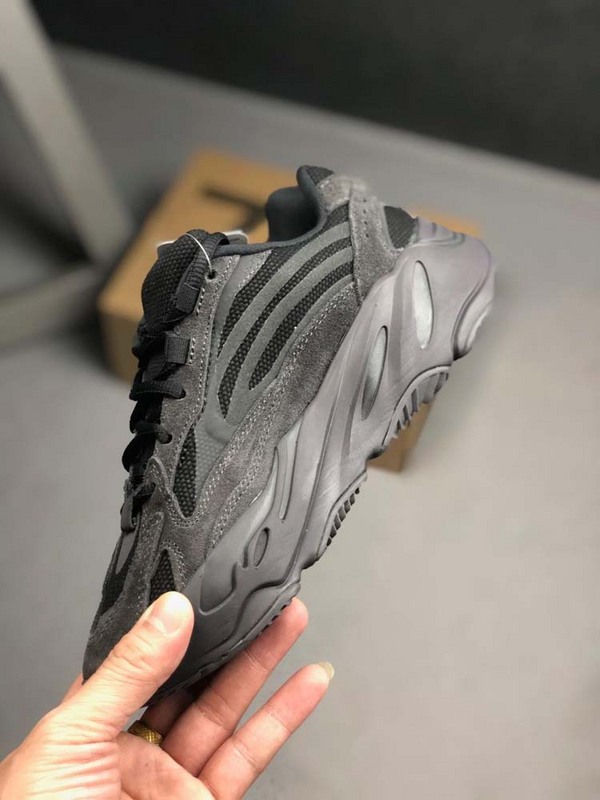 Yeezy Boost 700 V2 Vanta Vanta/Vanta 15