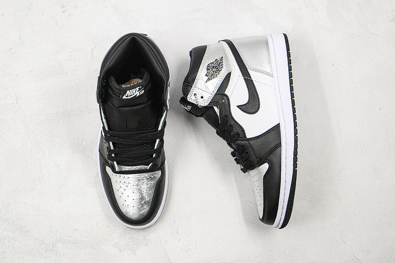 Air Jordan 1 Retro High Og Silver Toe Black/Metallic Silver/White 17