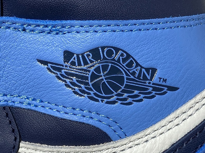 Get Air Jordan 1 Retro High Unc Leather Obsidian/Blue 3