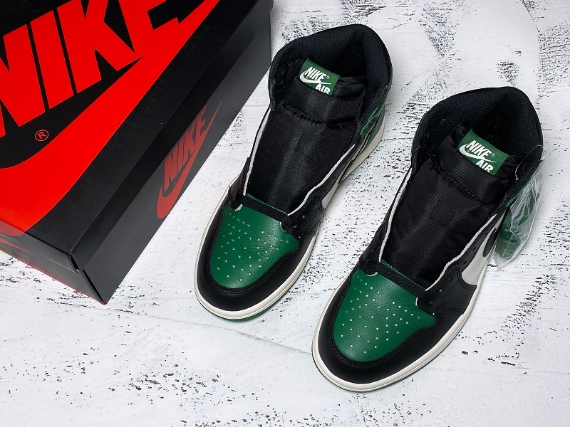 Get Air Jordan 1 Retro High Og Pine Green/Black 25