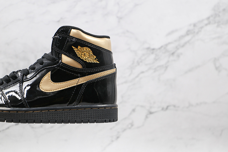 Air Jordan 1 Retro High Og Black/Black/Metallic Gold 5