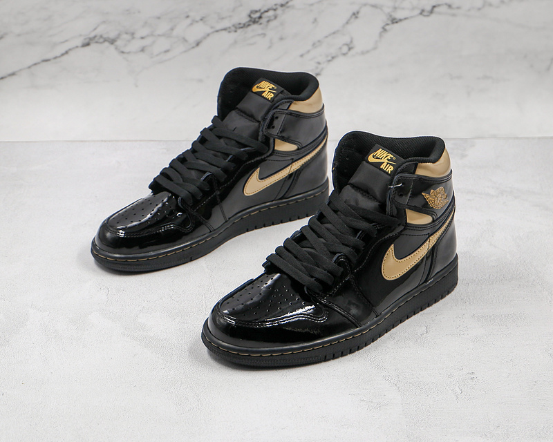 Air Jordan 1 Retro High Og Black/Black/Metallic Gold 19