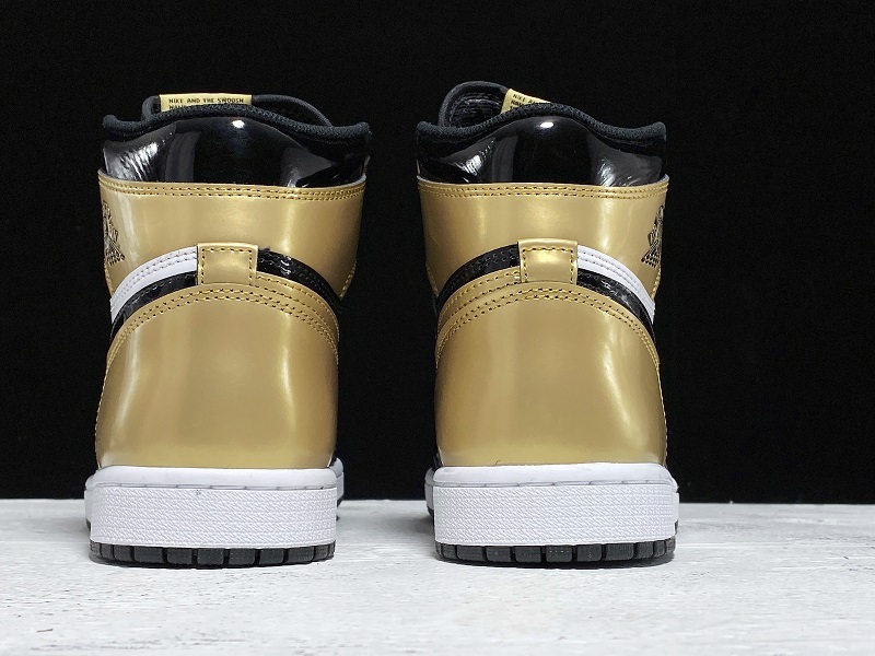 Get Air Jordan Retro 1 High Og Nrg Black/Metallic Gold 3