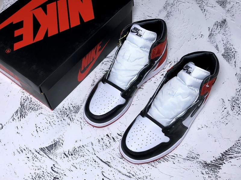 H12 Air Jordan 1 Retro High Satin Black Toe Black/White/Red 37