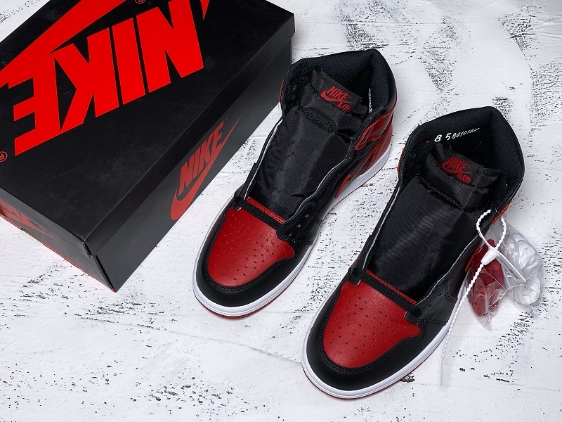 Get Air Jordan 1 Retro High Og Banned/Red Black/Varsity Red-White 33