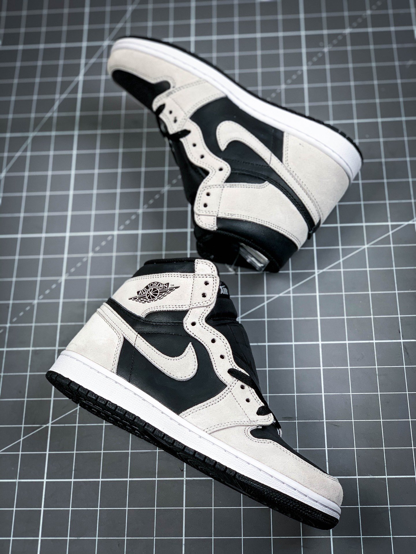 Air Jordan 1 High Og Shadow Black/Ligh Grey/White 3