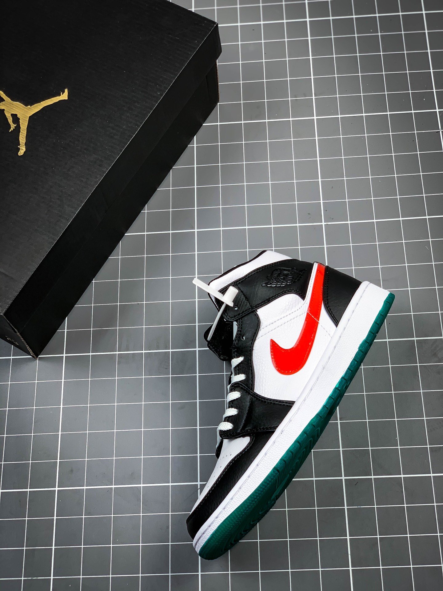 Air Jordan 1 Mid Black/University Red-White-Lucid Green 7