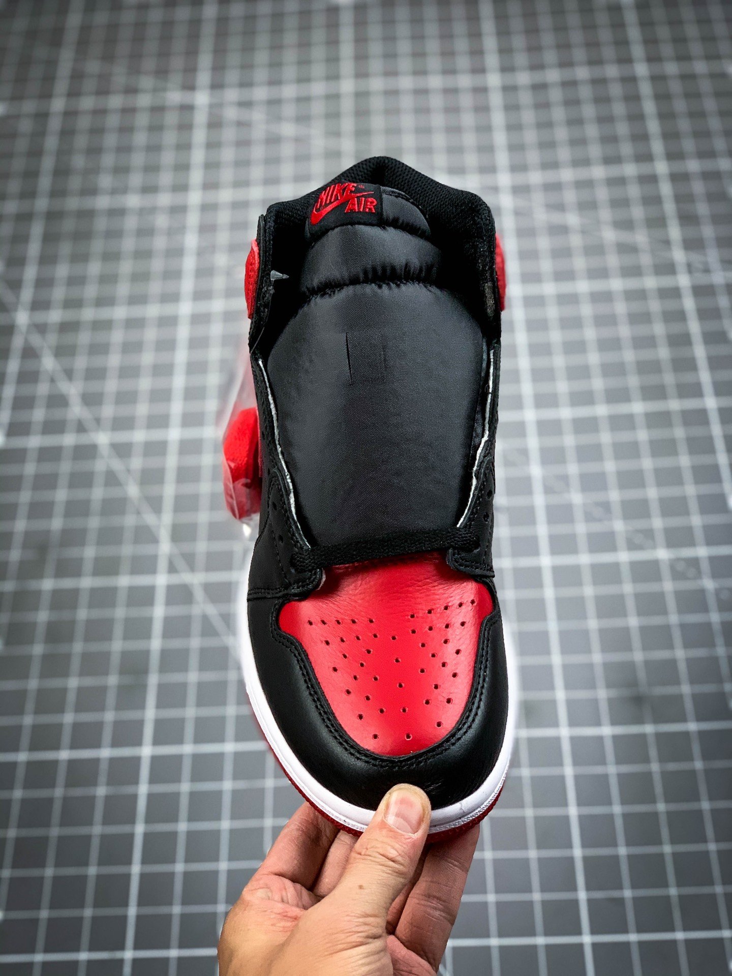 Air Jordan 1 Retro High Og Black/Varsity Red-White 3