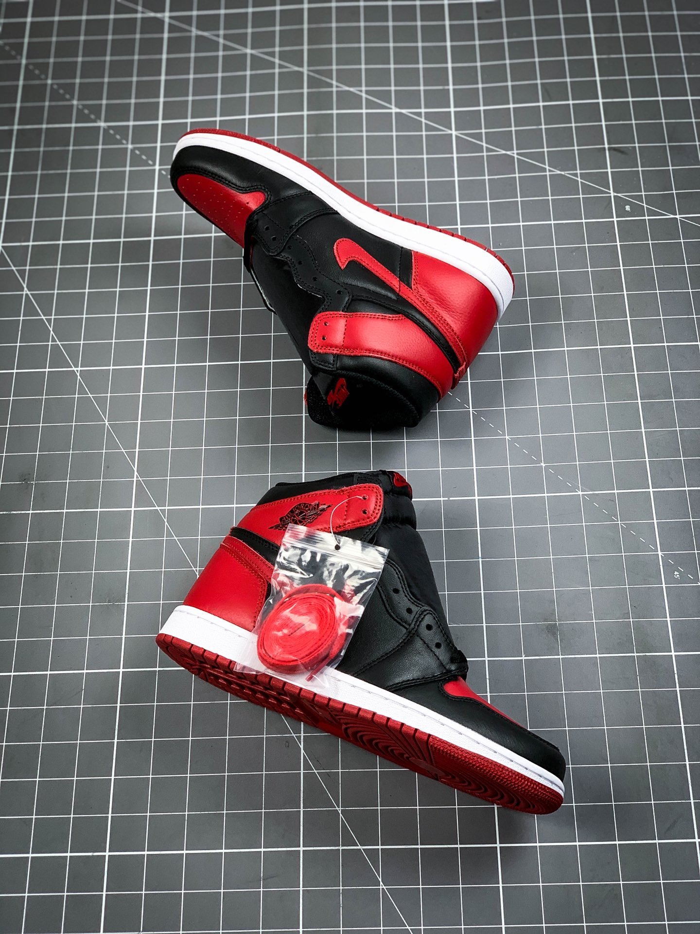 Air Jordan 1 Retro High Og Black/Varsity Red-White 11