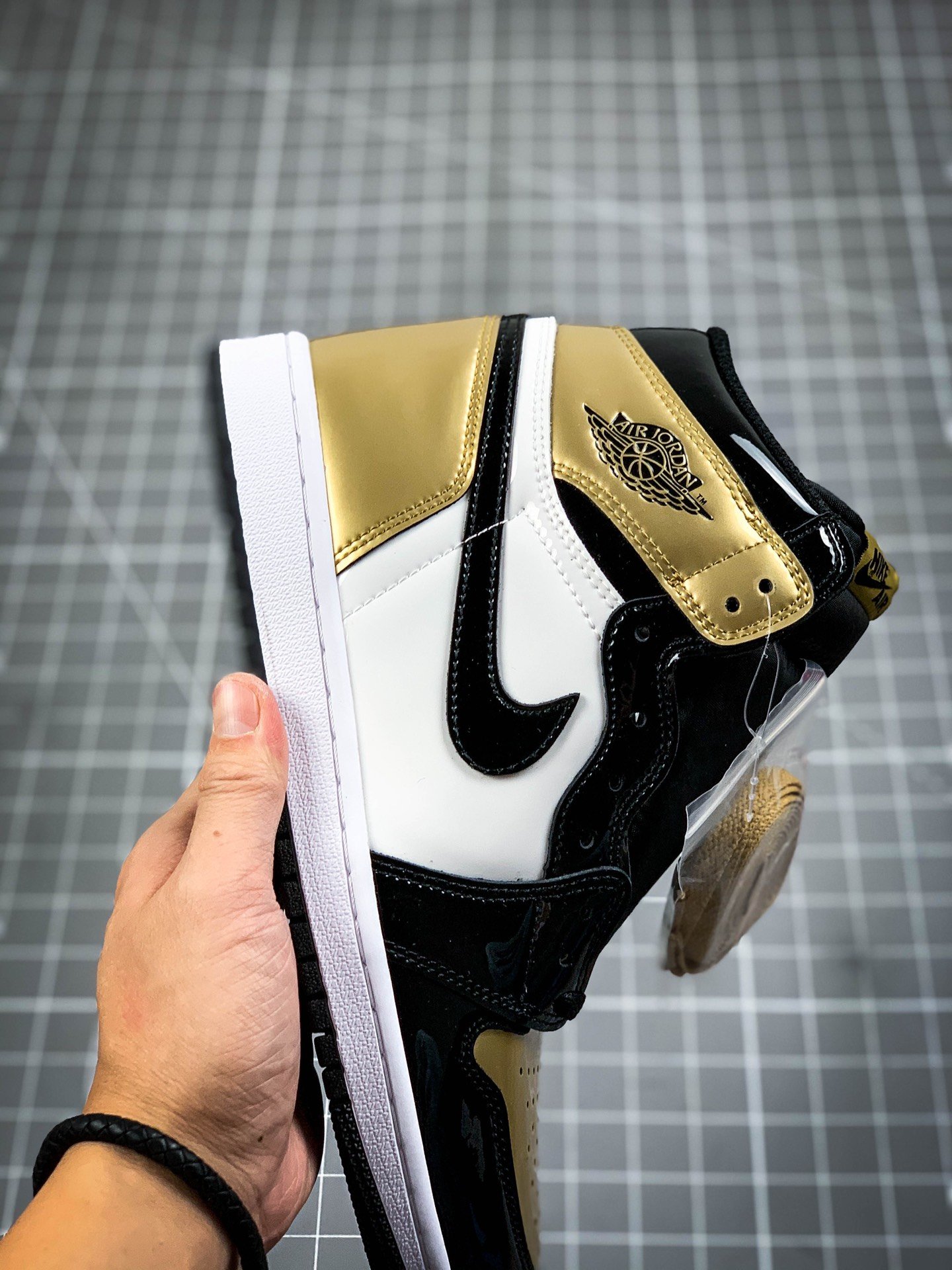 Air Jordan 1 Retro High Og Nrg Gold Toe Black/Metallic Gold-Summit White 9