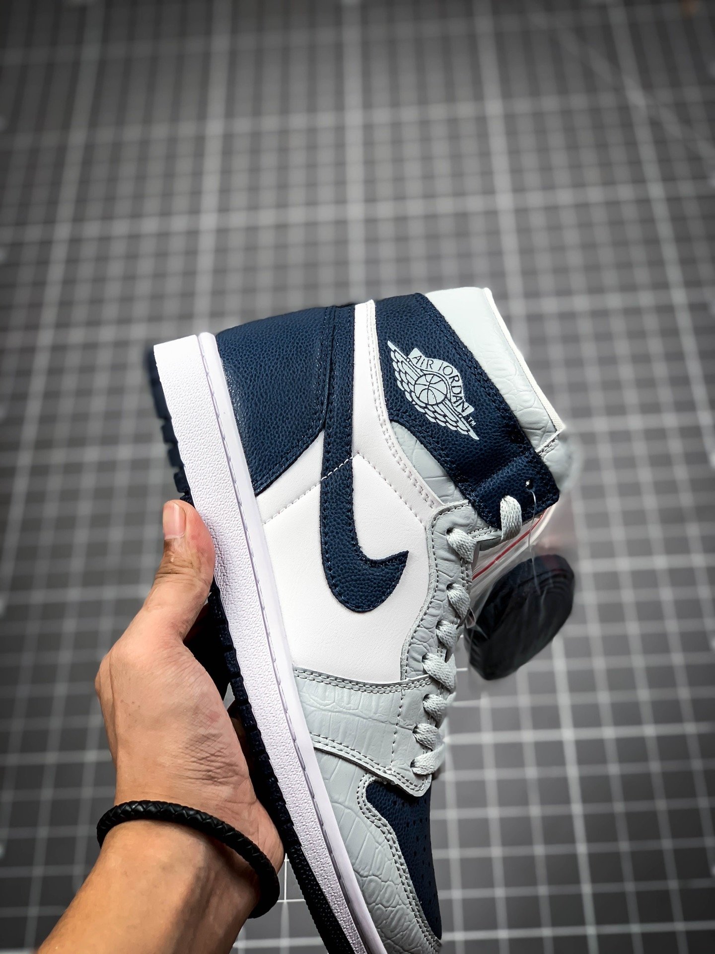 Air Jordan 1 High Navy Blue/White/Light Gray 9