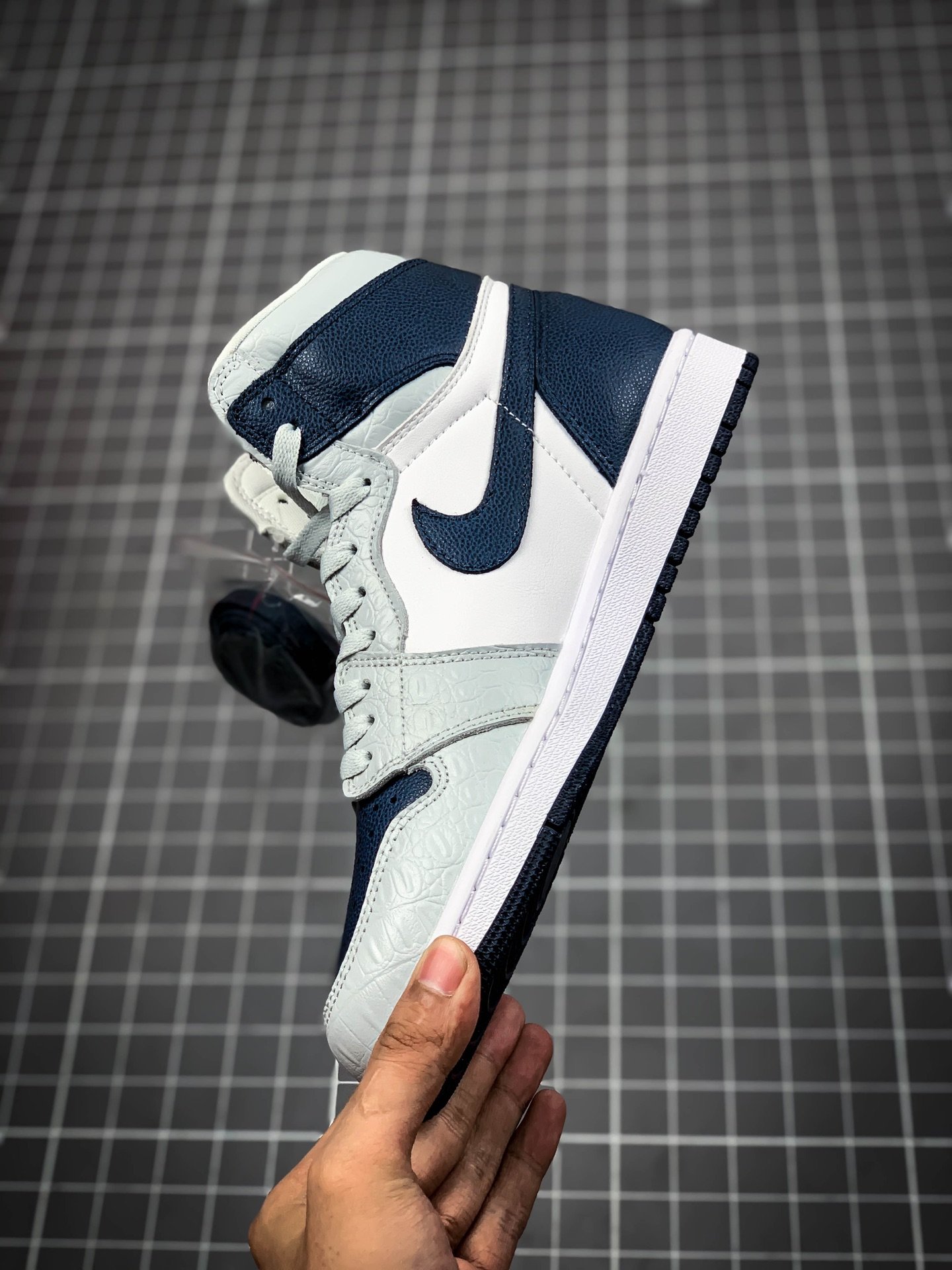 Air Jordan 1 High Navy Blue/White/Light Gray 11