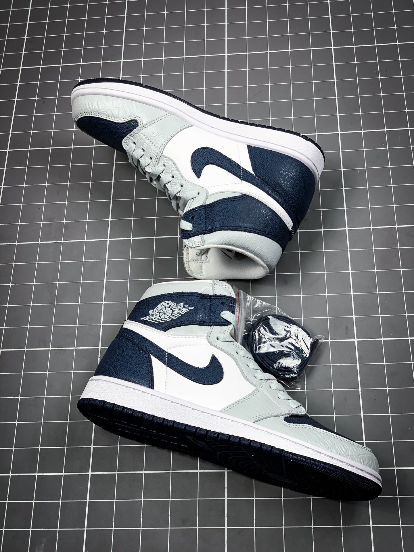 Air Jordan 1 High Navy Blue/White/Light Gray 15